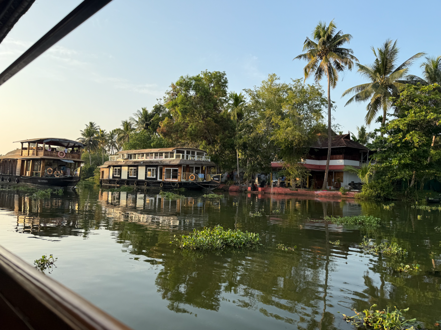 stunning houseboat article